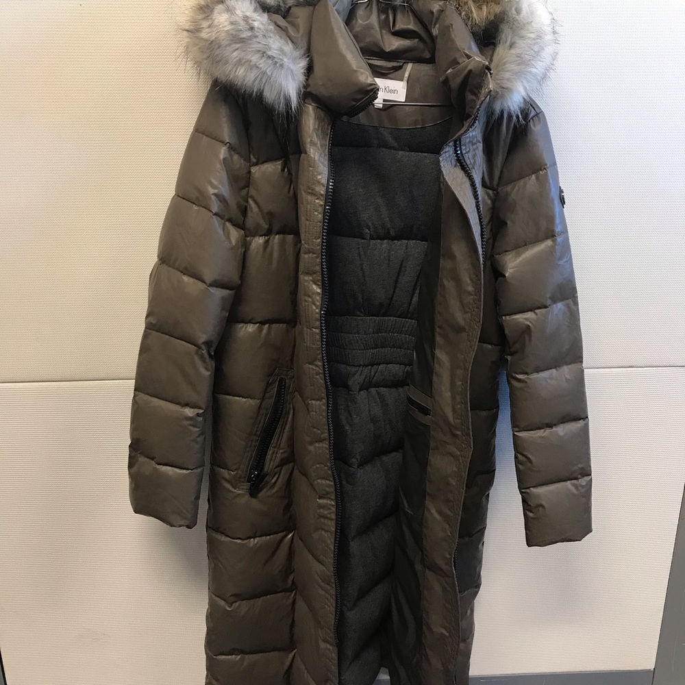 Calvin Klein puffer Parka. Heavy coat Like new!!